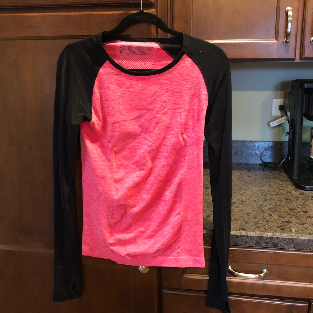 Victoria’s Secret Sport top - Picture 1 of 3